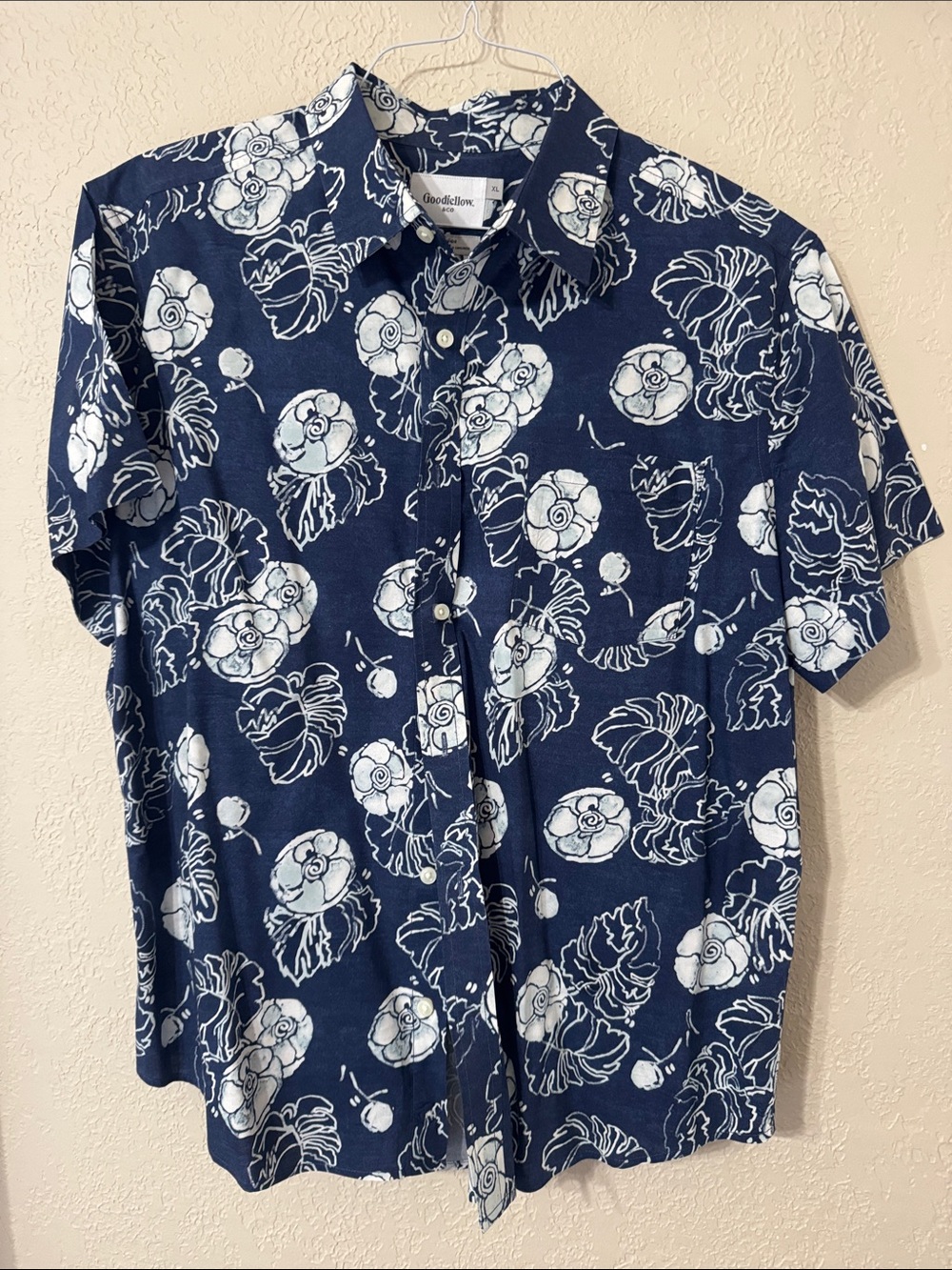 Goodfellow & Co Navy and White Floral Short-Sleeve Button-Down Shirt
